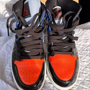 Jordan Men's Black and Red Sneakers